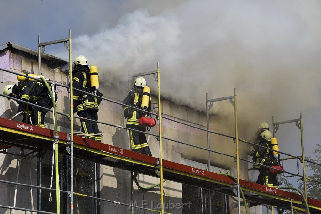 Dachstuhlbrand Koeln Poll Geislarerstr P308.JPG - Miklos Laubert